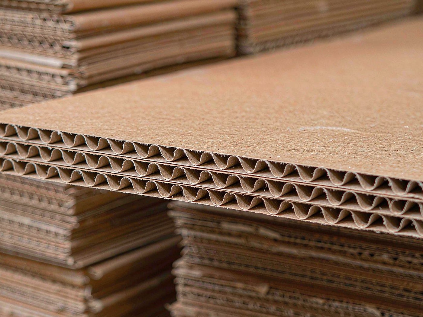 Recyclable corrugated board cross-section
