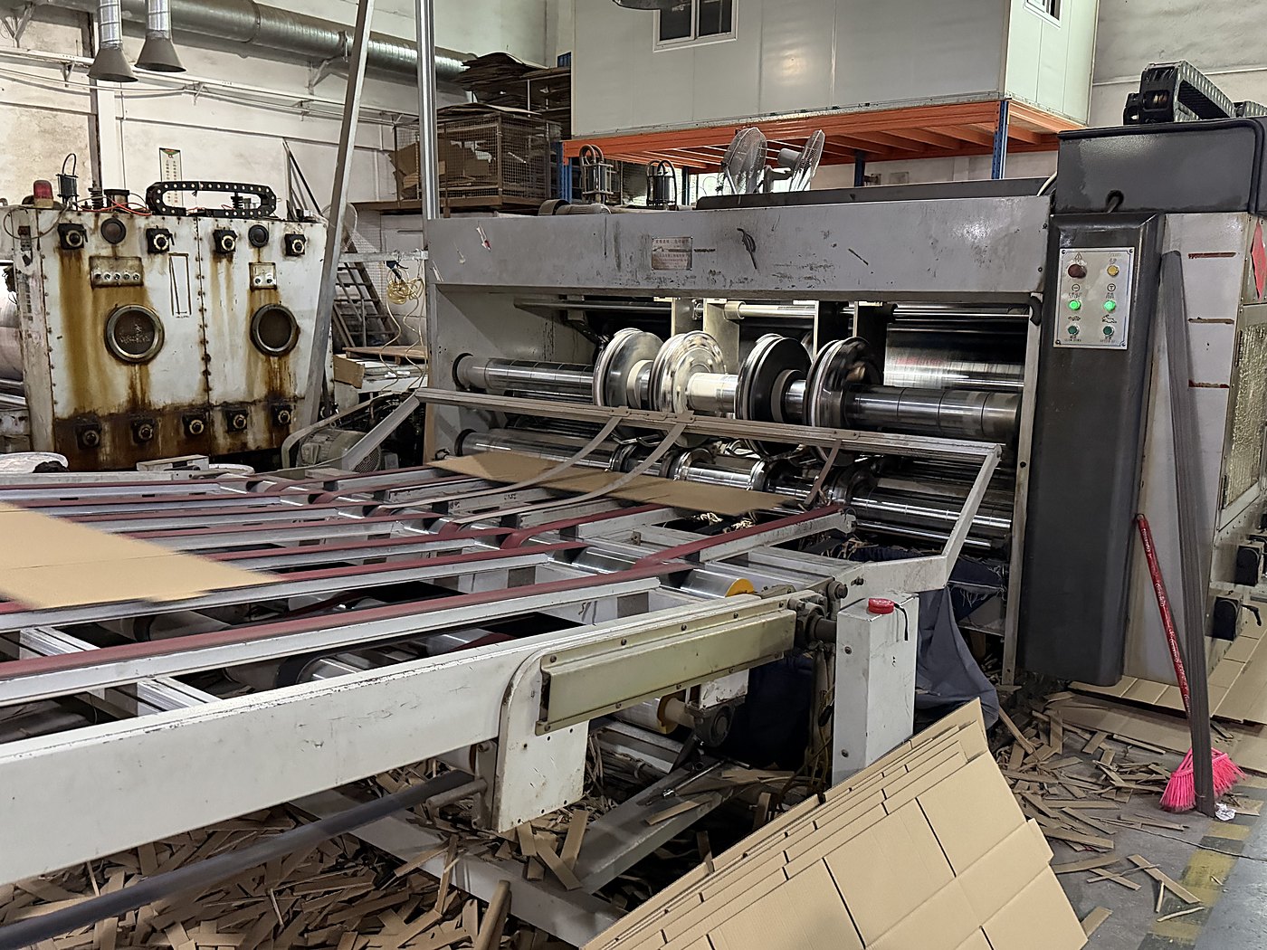 Printing and slotting inline machine