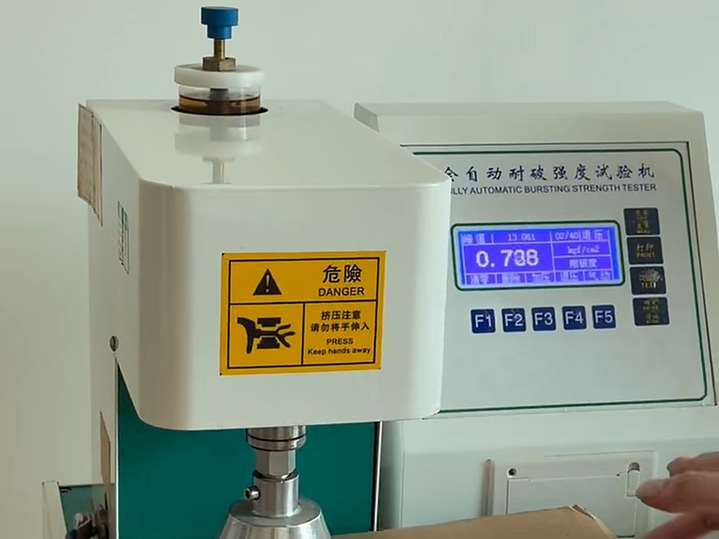 Board strength testing instrument in use